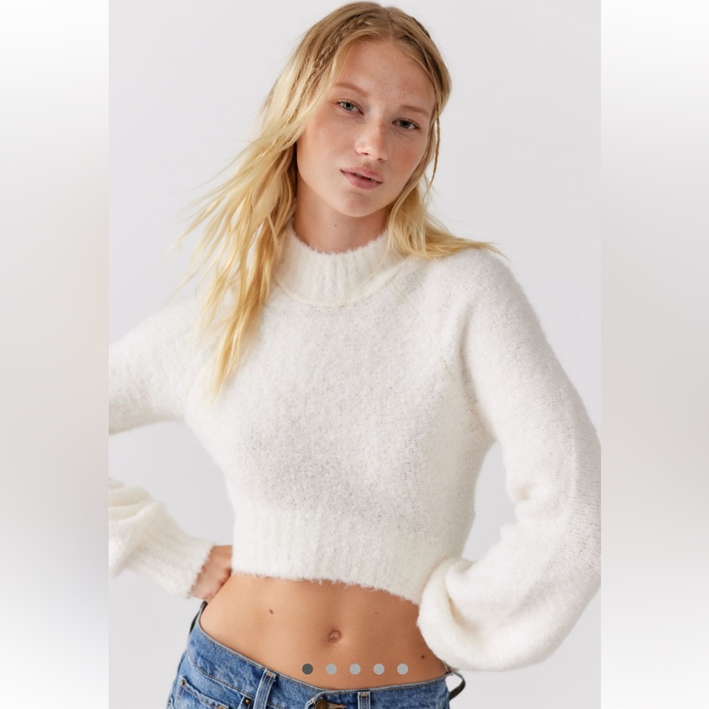UO Avril Cropped Mock Neck Sweater in Ivory. Size XS. Never worn
